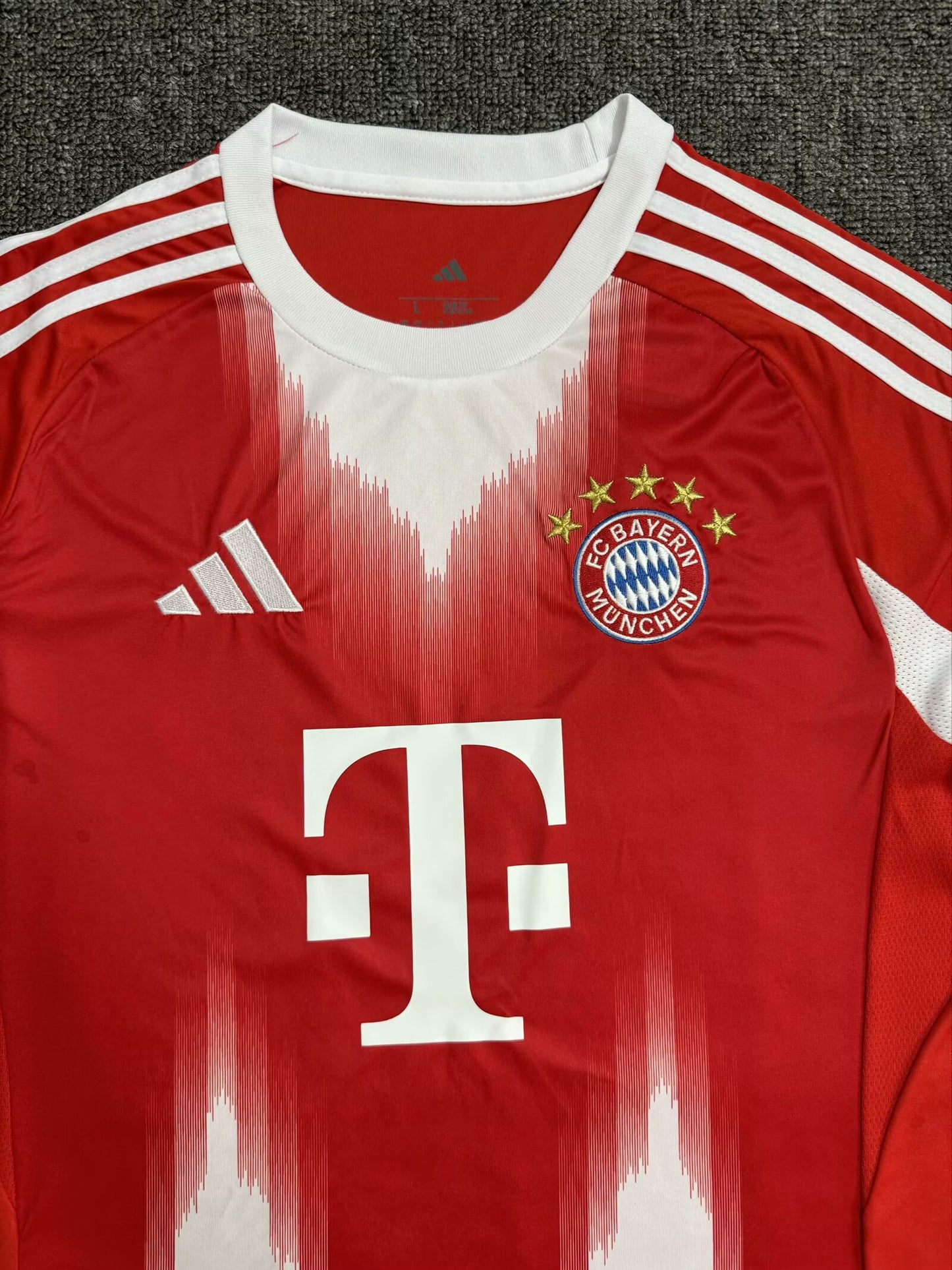 Maglietta in casa Bayern Monaco 25/26