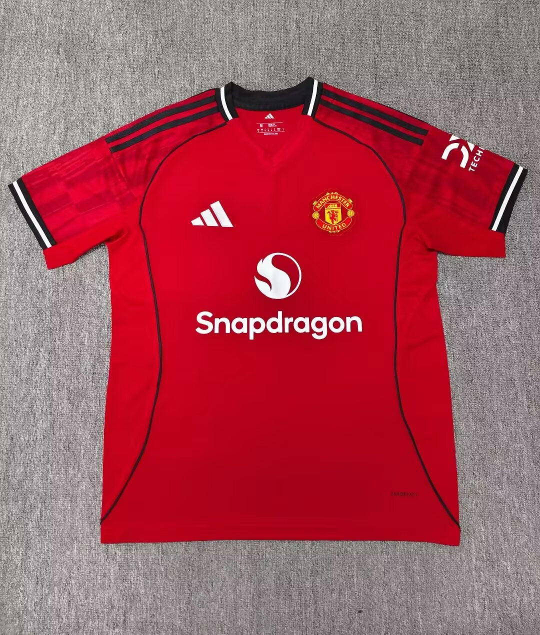 Maglietta in casa Manchester United 25/26