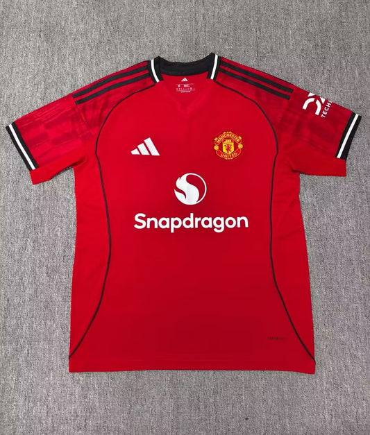 Maglietta in casa Manchester United 25/26
