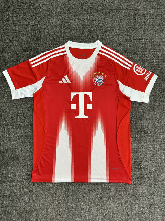 Maglietta in casa Bayern Monaco 25/26